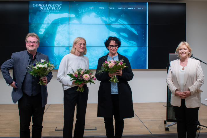 Landtagspräsidentin Prof. Dr. Ulrike Liedtke (1. v. r.), Prof. Angelika Böhm (2. v. r.), Prof. Dr. Susanne Stürmer (3. v. r.) und Prof. Dr.-Ing. Carsten Busch (4. v. r.) 