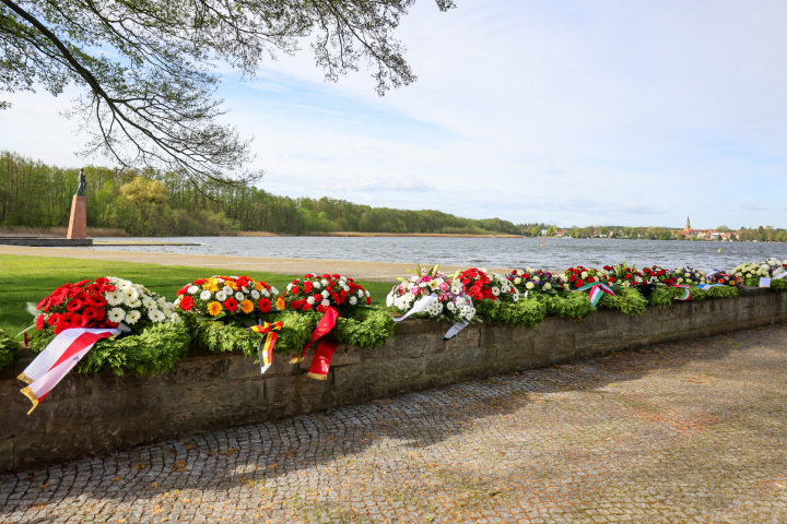 Impression des Gedenkens in der Gedenkstätte Ravensbrück