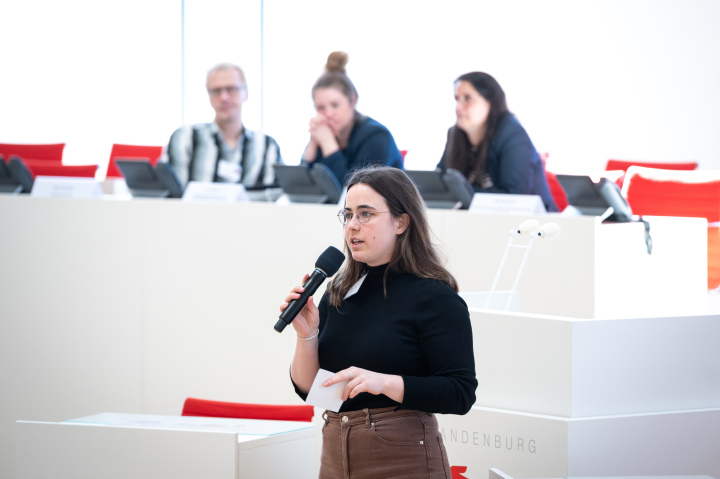 Begrüßung zum dritten Tag des 1. Parlamentarischen Jugendforums