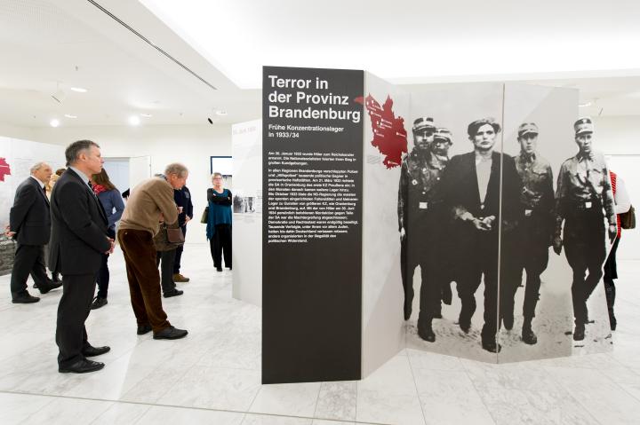 Blick in den Ausstellungsbereich vor der Eröffnung.