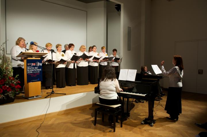 Musikalische Einführung in die Veranstaltung durch den Chor der Jüdischen Gemeinde Stadt Potsdam unter Leitung von Elvira Sukkomlynova.