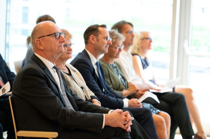 Impression der Gedenkveranstaltung zum Bau der Berliner Mauer vor 62 Jahren 