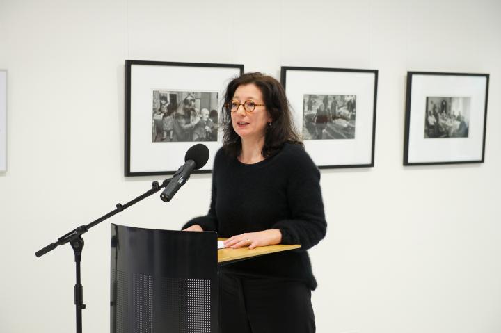 Einführung in die Ausstellung durch die Direktorin des dkw. Kunstmuseum Dieselkraftwerk Cottbus Ulrike Kremeier.