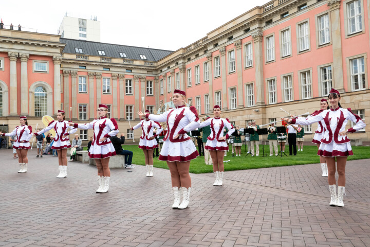 Begrüßung im Innenhof durch den Fanfarenzug Frankfurt (Oder)