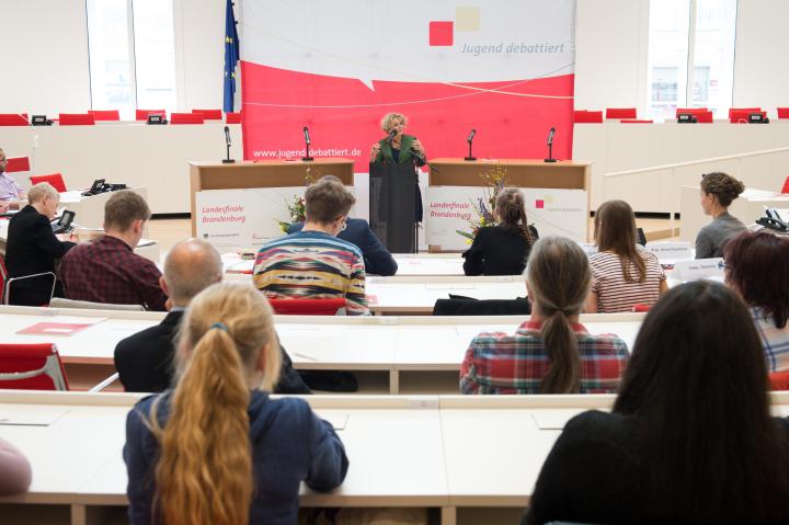 Eröffnung des Landesfinales "Jugend debattiert" durch die Vorsitzende des Ausschusses für Bildung, Jugend und Sport Gerrit Große.