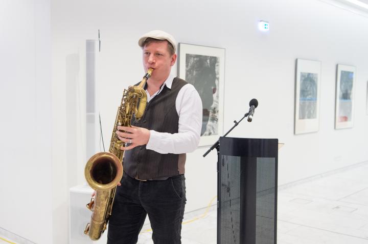 Musikalische Einführung in die Ausstellungeröffnung durch Les Connaisseurs - Saxophon Trio, Achim Kleiner