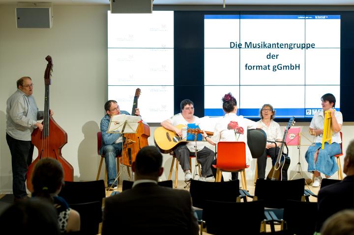 Die Musikantengruppe der Werkstatt für behinderte Menschen Fürstenwalde/Spree umrahmte die Ausstellungseröffnung musikalisch.