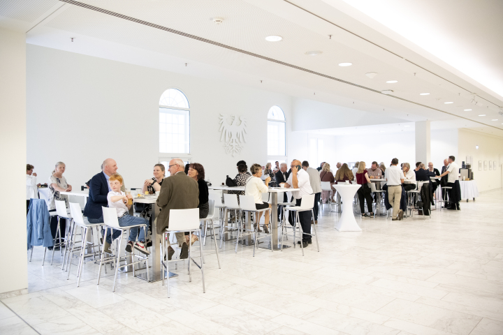 Eintreffen der Gäste in der Lobby