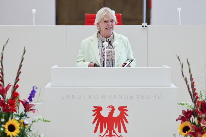 Begrüßung der Landtagspräsidentin Prof. Dr. Ulrike Liedtke zur Festveranstaltung im Landtag.