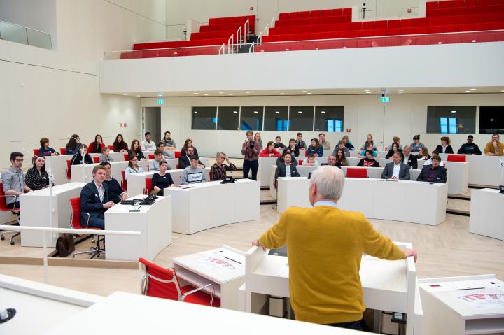 Blick in den Plenarsaal während der Eröffnung der Veranstaltung im Plenarsaal