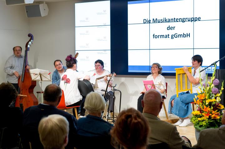 Die Musikantengruppe der Werkstatt für behinderte Menschen Fürstenwalde/Spree umrahmte die Ausstellungseröffnung musikalisch.