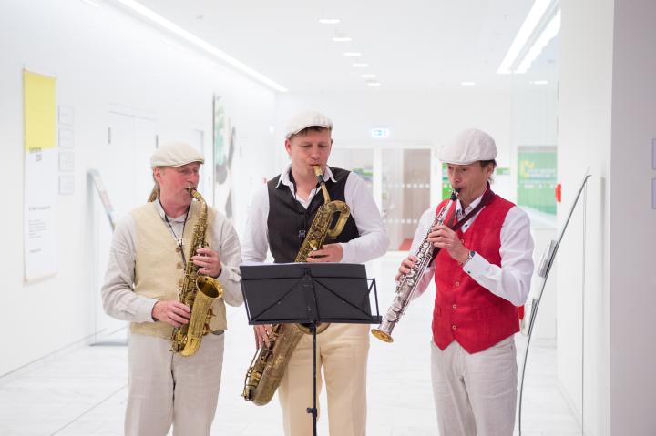 Musikalischer Auftakt zur Aussstellungseröffnung durch Les Connaisseurs - Saxophon Trio mit Gert Anklam, Rainer Hanke, Achim Kleiner