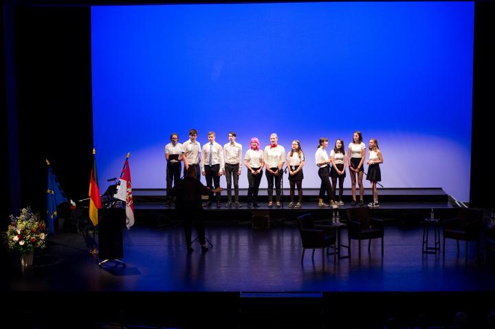 Musikalische Einführung in die Festveranstaltung mit der Europahymne durch das Ensemble "BaLi-Popchor" der Kreismusikschule "Gebrüder Grimm" des Landkreises Elbe-Elster