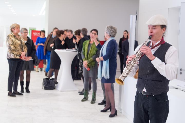 Musikalische Einführung in die Ausstellungseröffnung durch Les Connaisseurs - Saxophon Trio, Gerd Anklam
