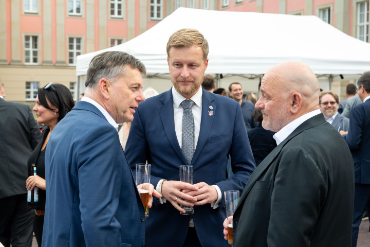 Impression vom Eintreffen der Gäste zum Parlamentarischen Sommerabend.