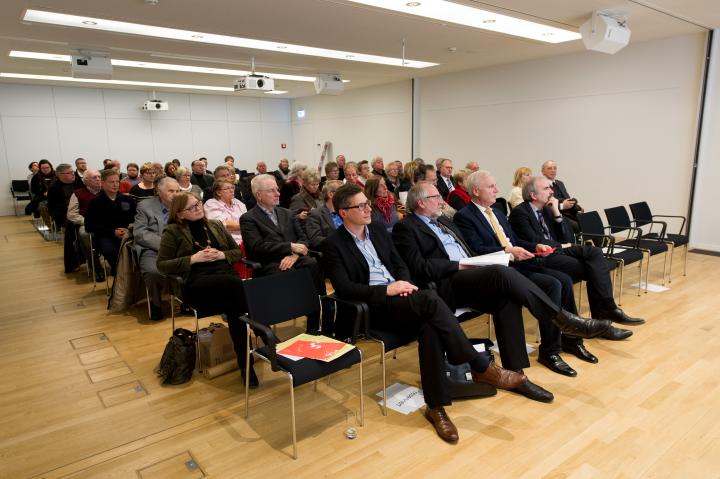 Blick in den Presseraum während der Eröffnung der Ausstellung.