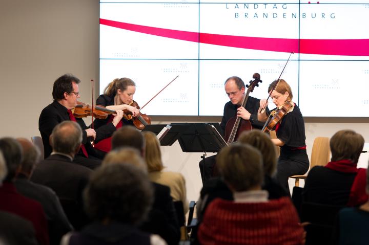 Musikalische Umrahmung der Ausstellungseröffnung durch das Streichquartett Quatuor Voltaire.