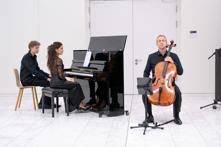 Die Pianistin Dana Hreish und der Cellist Ithay Khen während des Konzerts.