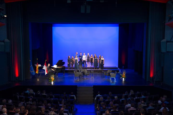 Musikalischer Auftakt durch Young Voices Brandenburg.