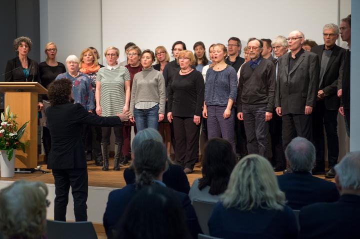 Musikalisches Zwischenspiel bei der Eröffnung der Woche der Brüderlichkeit 2018 durch den Chor International Potsdam unter der Leitung von Eugen Zigutkin