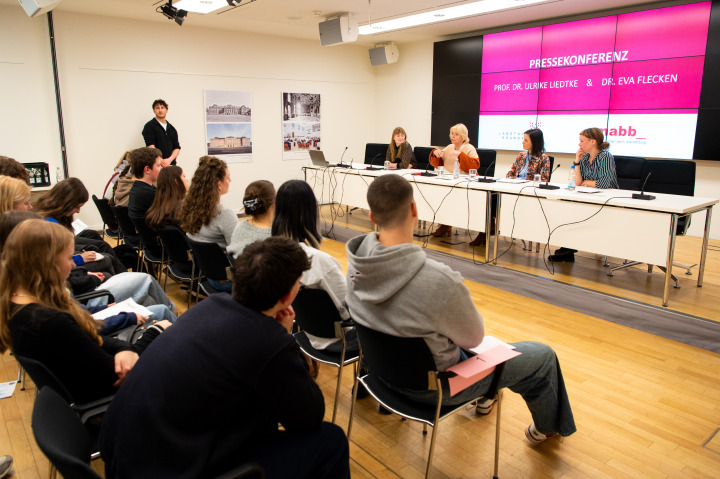 Impression der simulierten Pressekonferenz