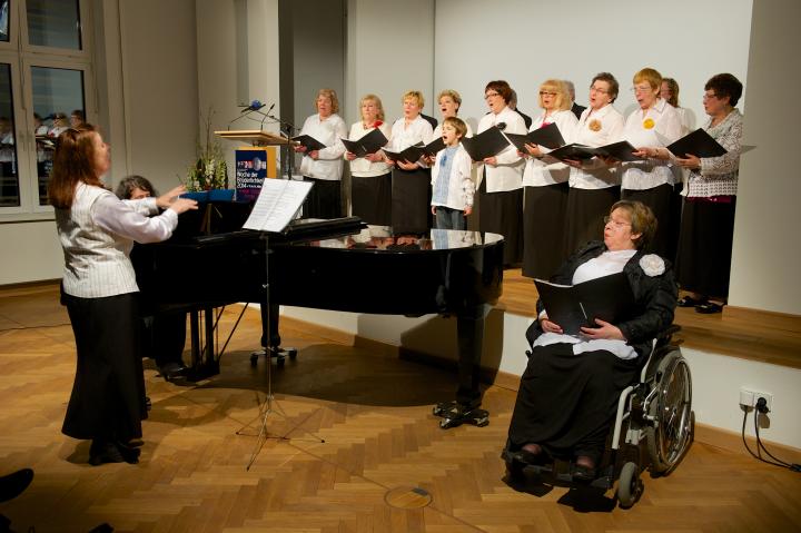 Musikalisches Zwischenspiel durch den Chor der Jüdischen Gemeinde Stadt Potsdam unter Leitung von Elvira Sukkomlynova.