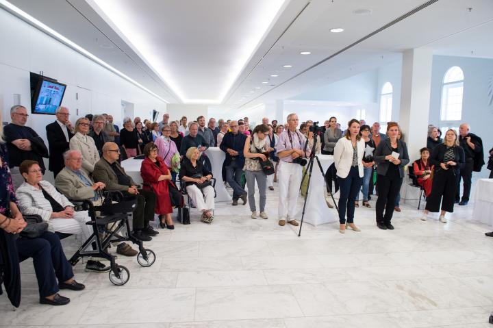 Blick in die Lobby während der Ausstellungeröffnung.