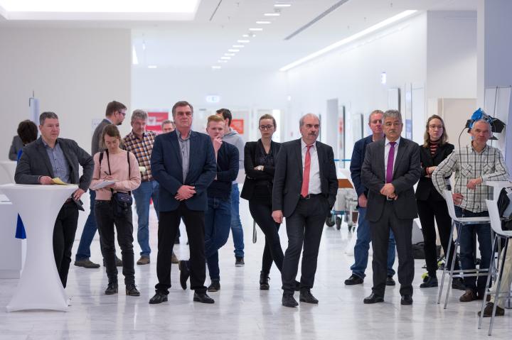 Blick in die Lobby während der Ausstellungseröffnung