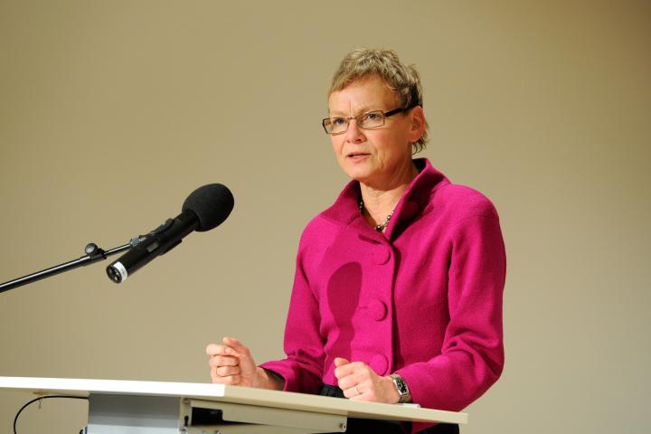 Die Ministerin für Wissenschaft, Forschung und Kultur Prof. Dr.-Ing. Dr. Sabine Kunst spricht ein Grußwort.