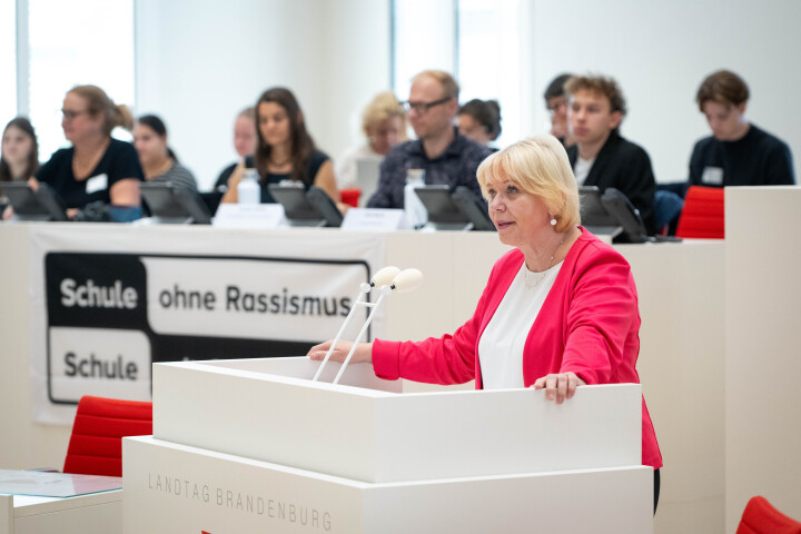 Begrüßung der Landtagspräsidentin Prof. Dr. Ulrike Liedtke zum Landestreffen der „Schulen ohne Rassismus – Schulen mit Courage“ im Landtag.