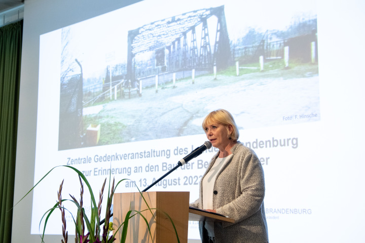 Gedenkrede der Landtagspräsidentin Prof. Dr. Ulrike Liedtke zum 62. Jahrestag des Mauerbaus im Rathaus Teltow