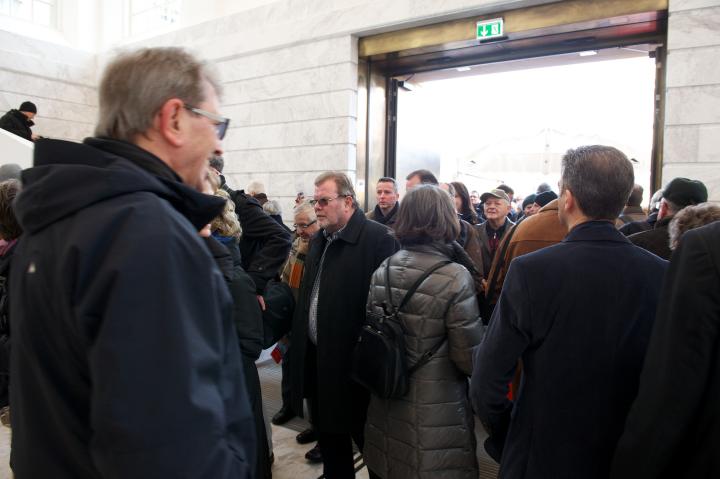 Besucherinnen und Besucher des Eröffnungswochenendes des Landtages Brandenburg.