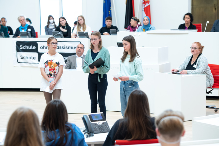 Aufführung der Theatergruppe des Einstein Gymnasiums Angermünde zum Thema Mobbing