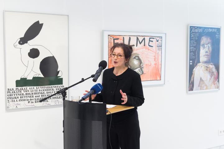 Einführung in die Ausstellung durch die Direktorin des dkw. Kunstmuseums Dieselkraftwerk Cottbus Ulrike Kremeier.