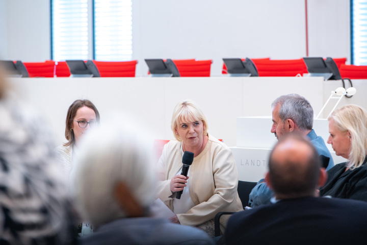 Landtagspräsidentin Prof. Dr. Ulrike Liedtke während der Podiumsdiskussion zum Thema: Demokratie und Kulturerbe in Zeiten des Klimawandels.