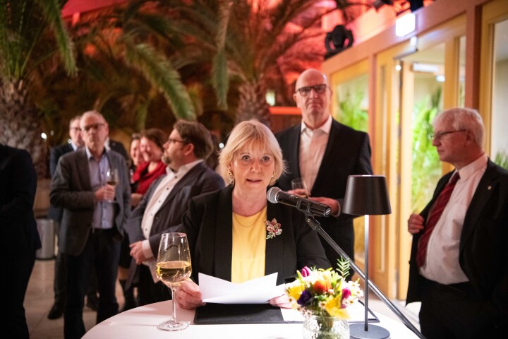 Landtagspräsidentin Prof. Dr. Ulrike Liedtke begrüßt die Gäste zum traditionellen Neujahrsempfang im Restaurant „El Puerto“ Potsdam.