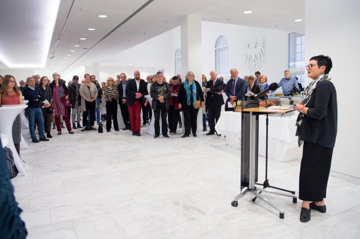 Blick in die Lobby während der Ausstellungseröffnung