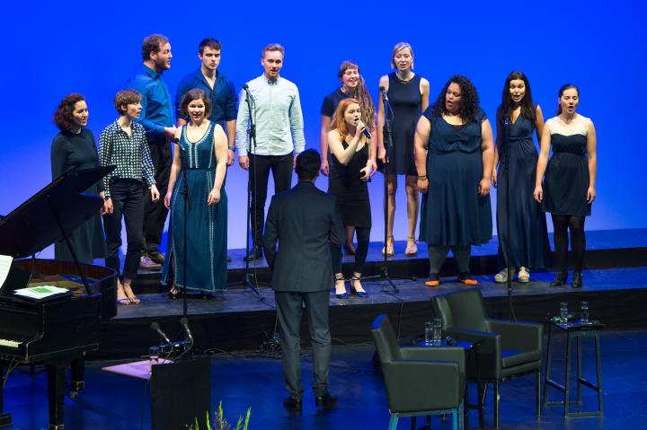 Musikalischer Zwischenspiel durch Young Voices Brandenburg.