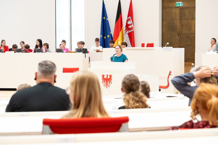 Grußwort und Einführung in die Preisverleihung durch die Landesbeauftragte für den Europäischen Wettbewerb Ines Friedrich