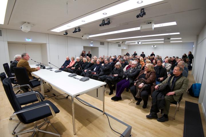 Einführung im Pressekonferenzraum E.060.