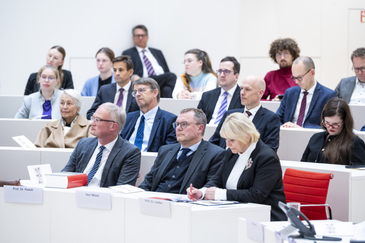 Blick in den Saal während Präsentation der Neuauflage des Verfassungskommentars durch die Herausgeber