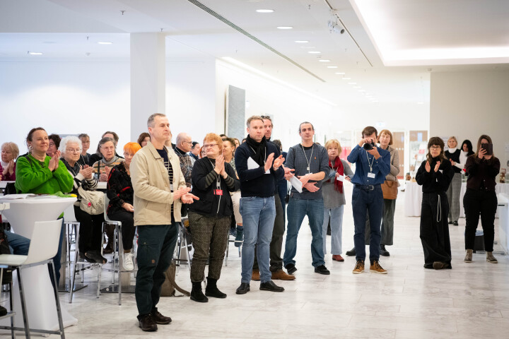 Blick in die Lobby während der Ausstellungseröffnung 