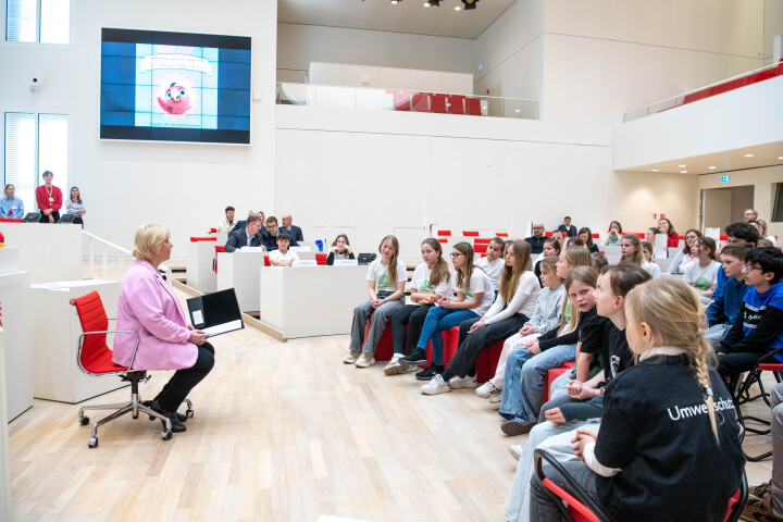 2. Kurzgeschichte  von Anton Adler vorgelesen durch die Landtagspräsidentin Prof. Dr. Ulrike Liedtke