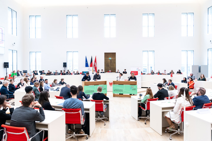 Impression der Finaldebatte der Altersgruppe I
