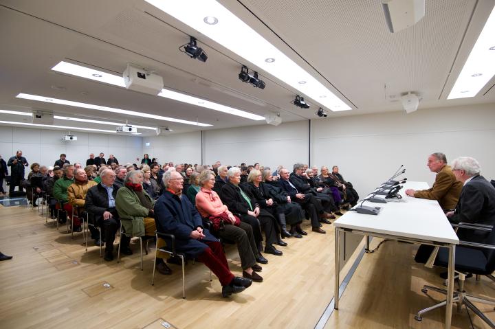 Einführung im Pressekonferenzraum E.060.