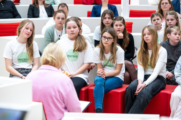 2. Kurzgeschichte  von Anton Adler vorgelesen durch die Landtagspräsidentin Prof. Dr. Ulrike Liedtke