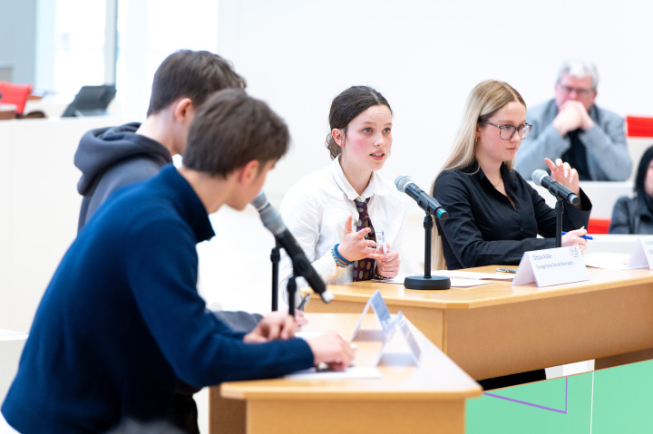 Impression der Finaldebatte der Altersgruppe I