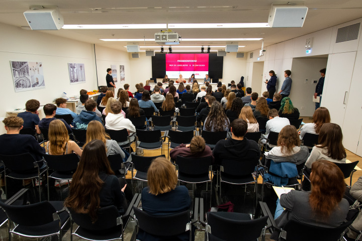 Impression der simulierten Pressekonferenz