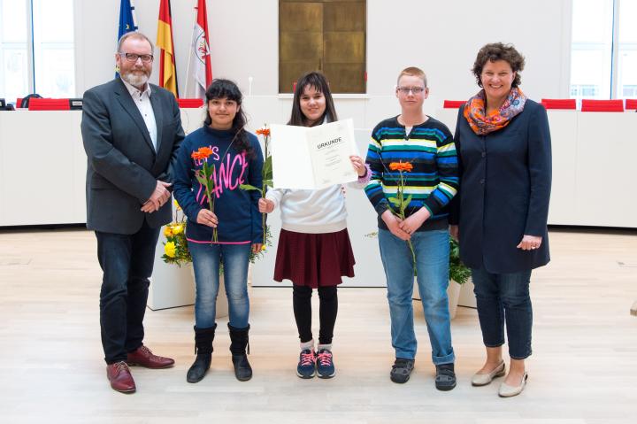 Die Preisträgerinnen und der Preisträger des 3. Landespreises (Kategorie Förderschulen) der Schülerzeitung Schlaufuchs von der Havelschule Städtische Schule Brandenburg a. d. H.