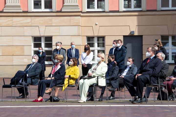 Gedenken zum 76. Jahrestages der Befreiung und des Kriegsendes im Innenhof des Landtages.